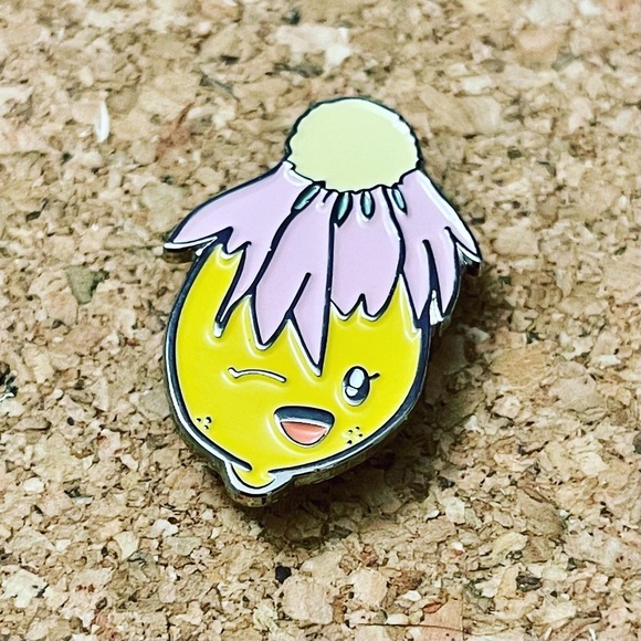 Daisy the Lemon Enamel Pin - Picture 4 of 5